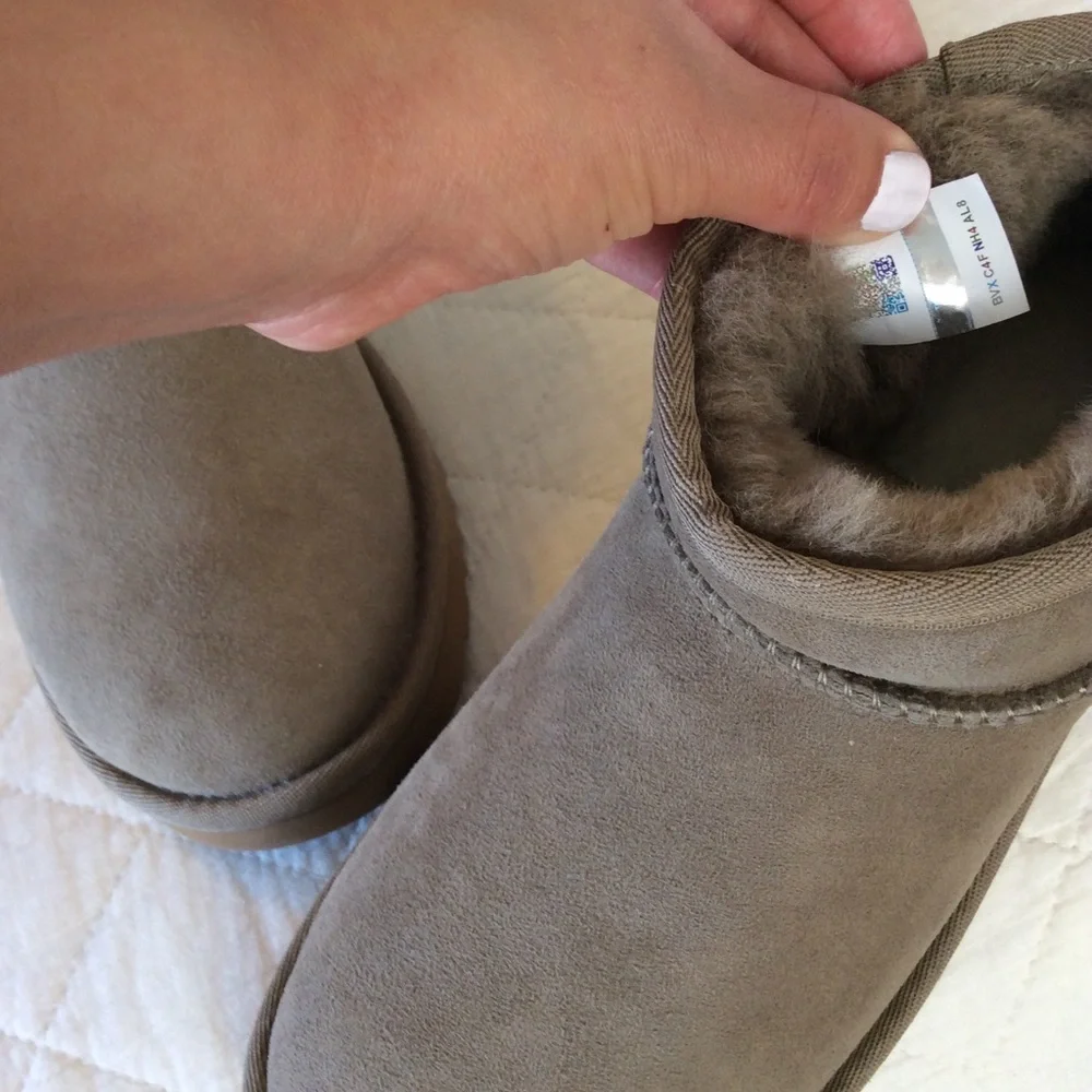 UGG classic ultra